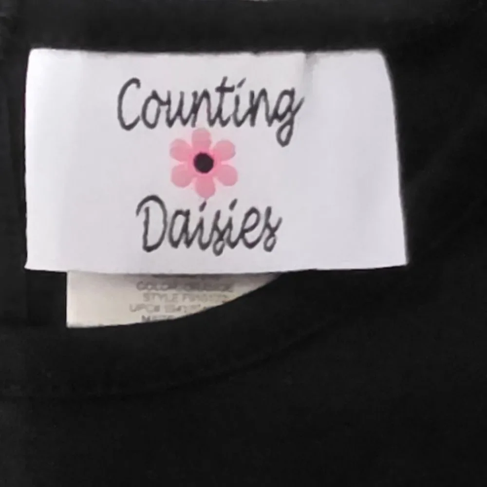 Counting Daisies charming cat